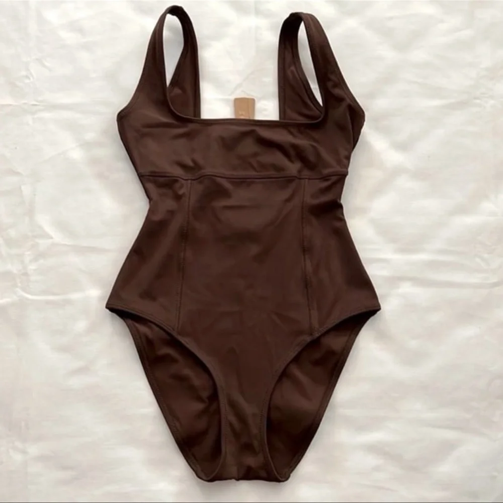 SKIMS One Piece Swimsuit Body Sculpting Square Décolleté - Rare Cocoa Brown